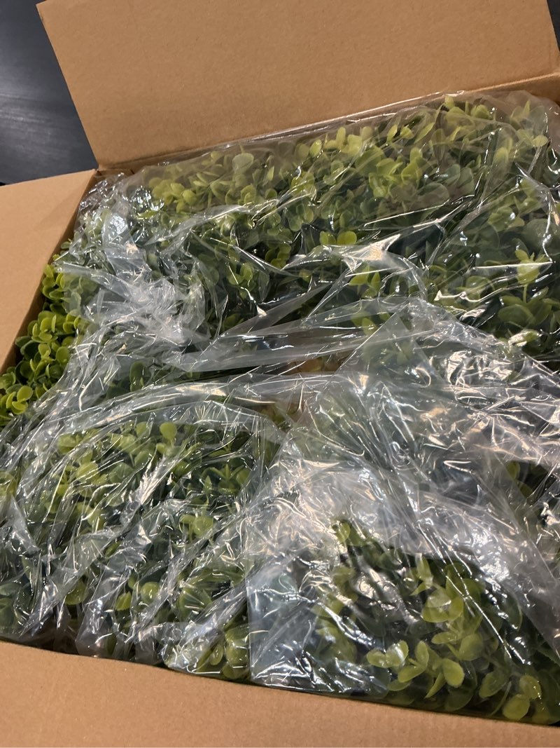 Condition photo showing Good Condition for 26'' boxwood wreath for front door, artificial boxwood leaves wreath for spring and summer, indoor outdoor wall, porch, window, farmhouse home decor