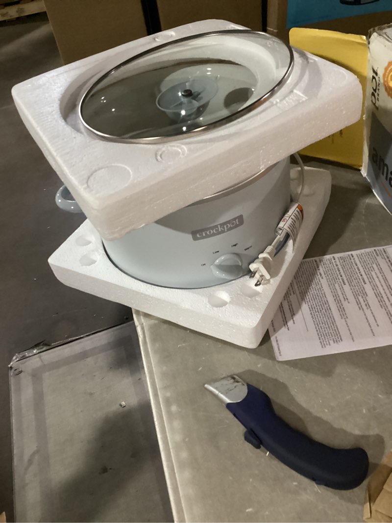 Condition photo showing New/Like New for crock-pot 4.5 quart round portable slow cooker and food warmer, black & white pattern (scr450-hx)