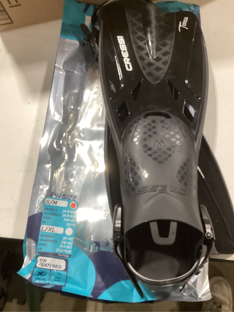 Condition photo showing Good Condition for cressi adult adjustable snorkeling fins with ultra resistant buckles, very light, ideal for traveling - tonga: designed in italy black s/m | us man 4.5/8.5 | us lady 5/9.5 | eu 36/41