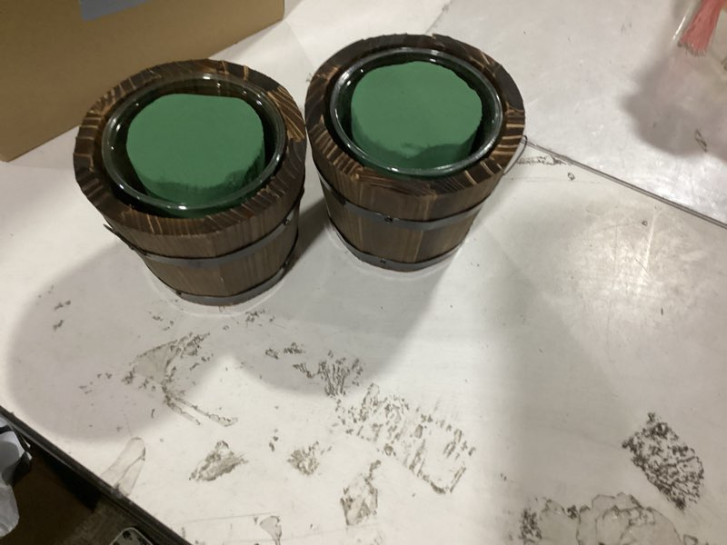 Condition photo showing Good Condition for remerry 6 pcs rustic wood barrel planter boxes with removable plastic liners & floral foam blocks, farmhouse decor for wedding table, home, garden, kitchen & party centerpieces