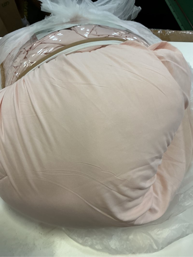 Condition photo showing Good Condition for rosgonia king size comforter set blush, 3pcs (1 boho grey comforter & 2 pillowcases) all season bedding soft lightweight bedspread blanket quilt king comforter 104"x90" blush