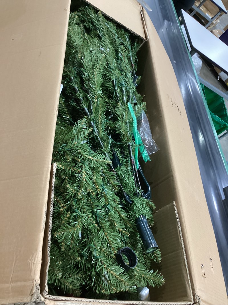 National Tree Company 7.5 ft Pre-Lit Dunhill Fir Artificial Christmas Tree, 700 LED Lights, 2,514 Ti