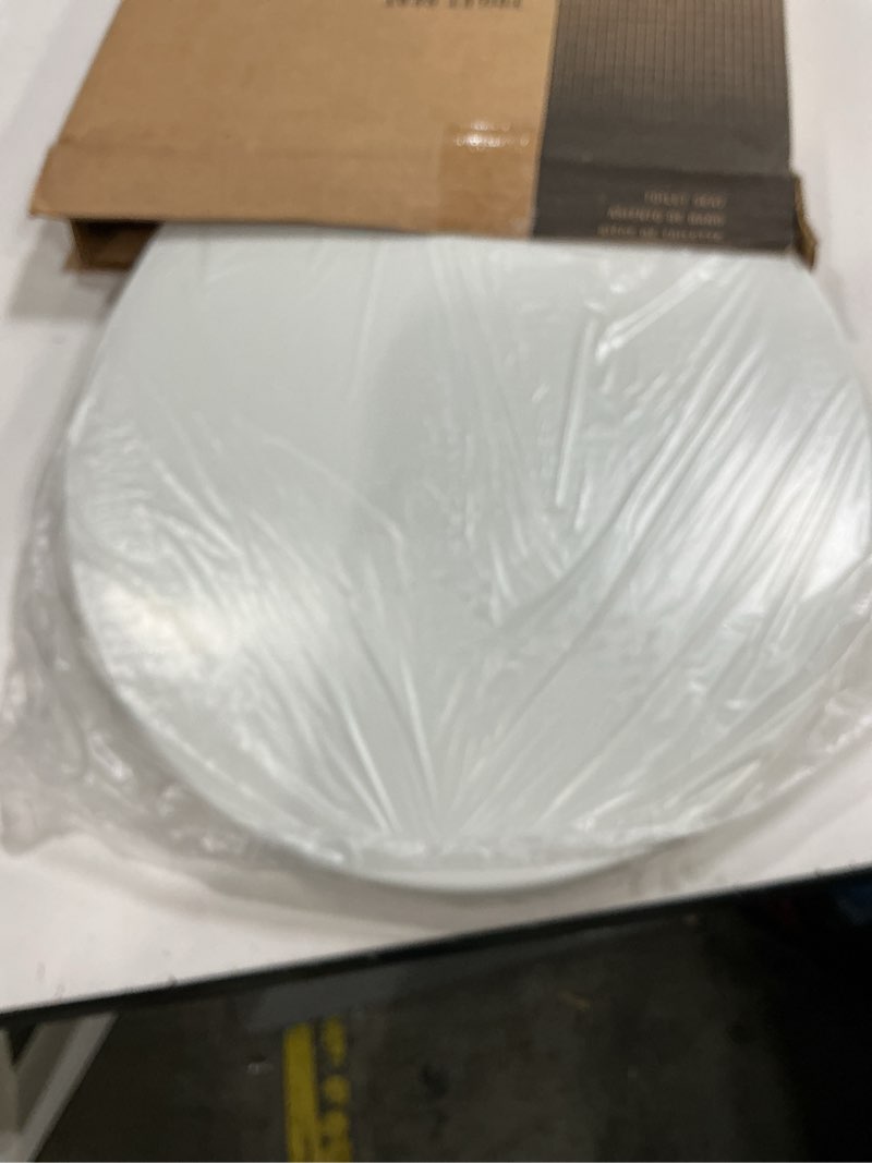 Condition photo showing New/Like New for bemis 70 durable plastic toilet seat, round, white