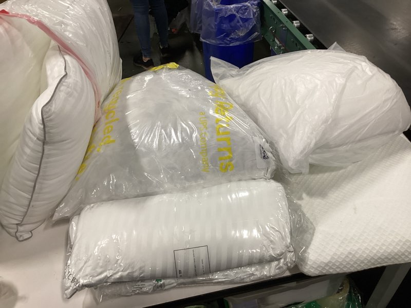 Assorted item pillow white ( 6 pcs ] 