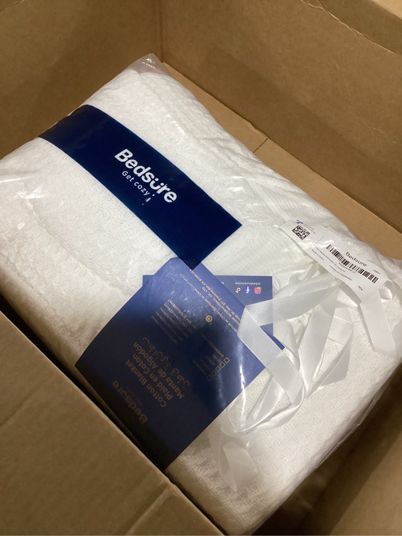 Condition photo showing Good Condition for bedsure gentlesoft 100% cotton blanket king size for bed - cooling breathable and soft for spring summer, thick cozy waffle weave blanket gifts for women, white, 104x90 inches 01 white king (104" x 90")