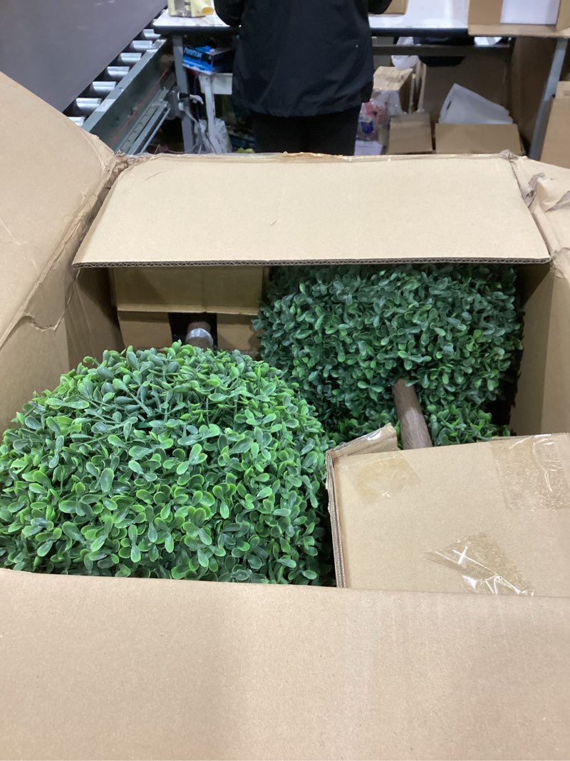 2 Pcs Bunny-Shape Boxwood Topiary – 3 ft Faux Boxwood Bunny, UV & Weather-Resistant, Lifelike Decora