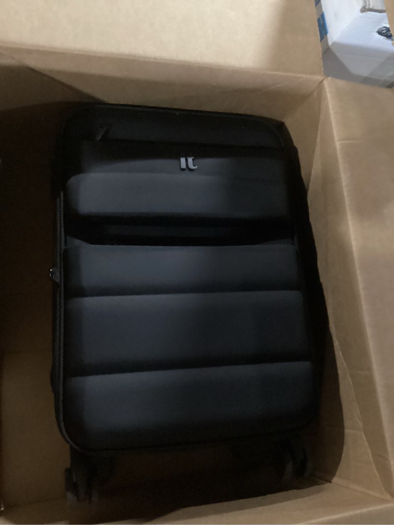Condition photo showing Good Condition for it luggage evolving 22" hybrid hardside 8 wheel expandable carry-on luggage