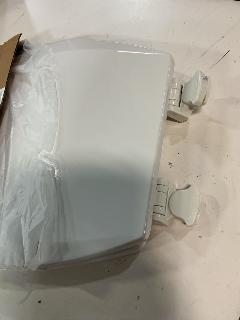 Condition photo showing Good Condition for bemis 500ec 390 toilet seat with easy clean & change hinges, 1 pack round, cotton white round basic
