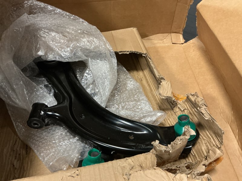 Condition photo showing Good Condition for newyall front lower left and right suspension control arms with ball joint assembly for chevrolet city express 2.0l 2015-2018, nissan nv200 2.0l 2013-2020, sentra 1.8l 2013-2019