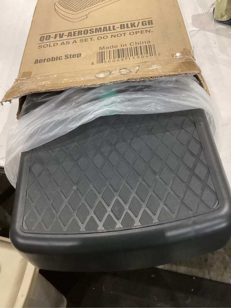 Condition photo showing Good Condition for fitvids aerobic step platform trainer with adjustable 2-level risers, 400 pound weight capacity – non-slip exercise stepper for cardio, strength, and fitness workouts, 18-inch, multiple colors black and green