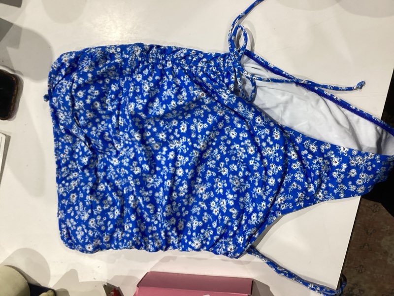Condition photo showing Good Condition for https://www.amazon.ca/yonique-strapless-swimsuit-control-swimwear/dp/b0c5p65ctk