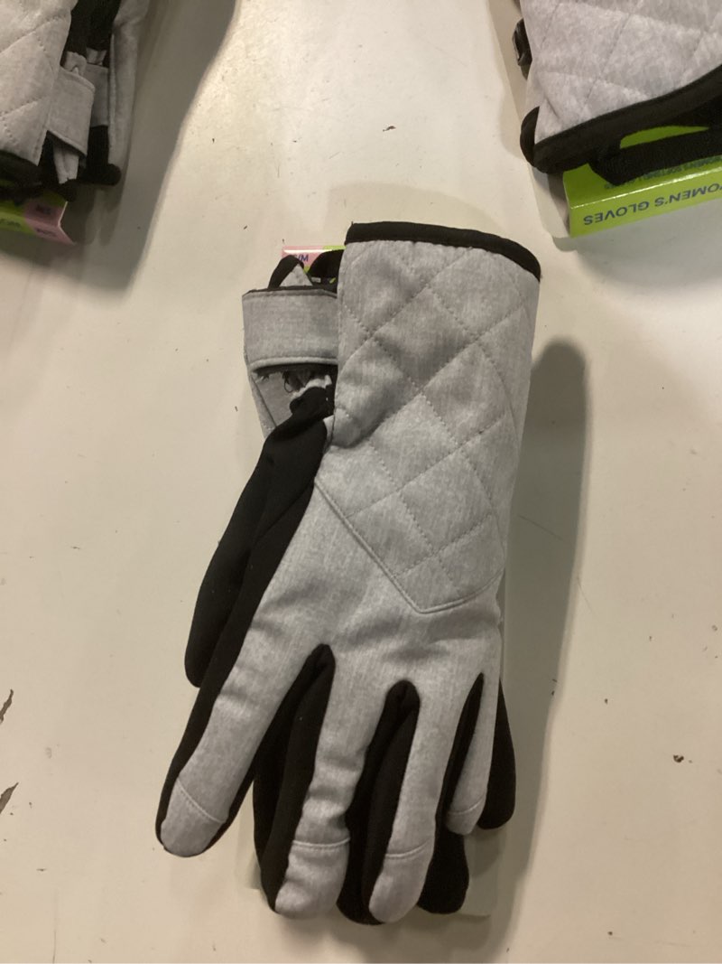 Condition photo showing New/Like New for womens free country softshell gloves s/m