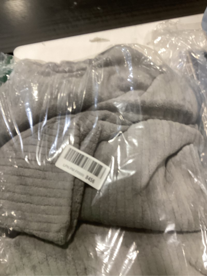 Condition photo showing Good Condition for Bath Towels Set of 4 Extra Large 35 x 70 Inches,Luxury Thick High Absorbent and Quick Dry Bath Sheet,Ultra Soft Microfiber,Bathroom,Beach,Yoga,Sport,SPA,Fitness (Grey) Grey 4 Piece Bath Towels