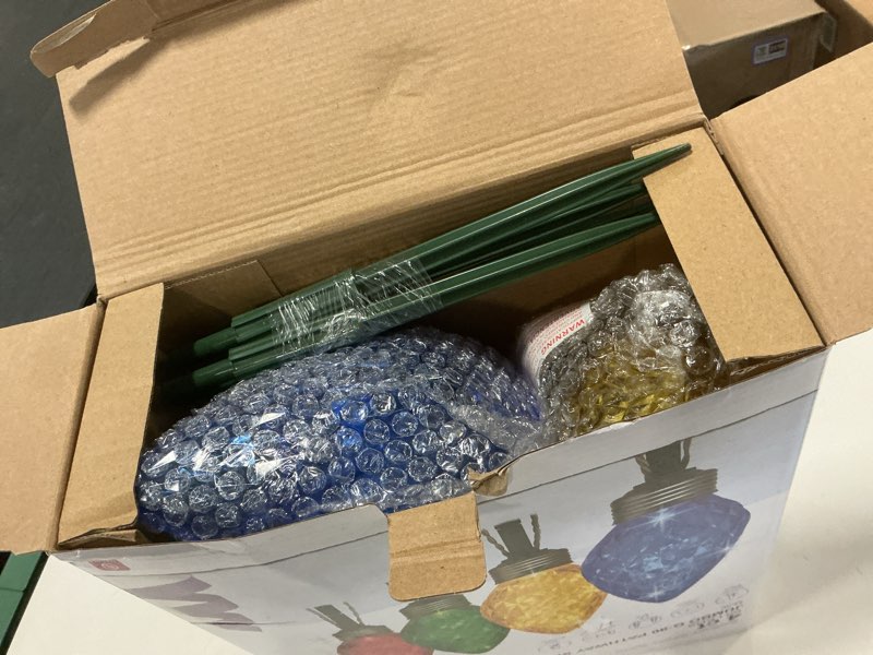 Condition photo showing Good Condition for GE Pathway Markers Random Sparkle 4-Marker Multicolor Light Bulb Christmas Item #5280889 Model #72526LO