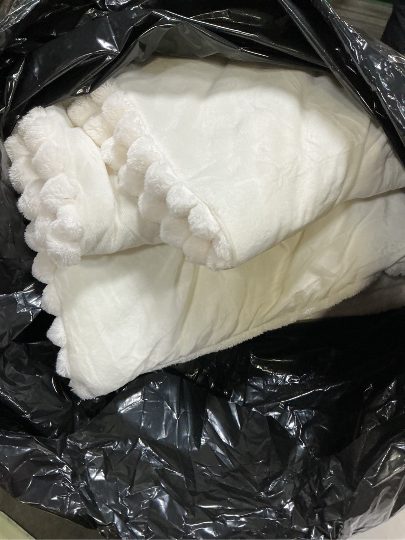 Condition photo showing Good Condition for bedelite fleece oversized queen comforter set -super soft & warm fluffy cream white bedding, luxury fuzzy heavy bed set for winter with 2 pillow cases cream white oversized queen