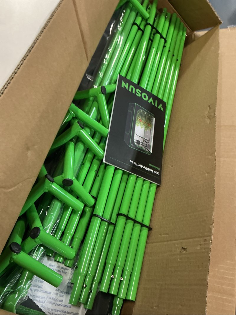 Condition photo showing Good Condition for VIVOSUN S276 32"x32"x63" Grow Tent, High Reflective Mylar with Observation Window and Floor Tray for Hydroponics Indoor Plant for VS1500 32"x32"x63" Black