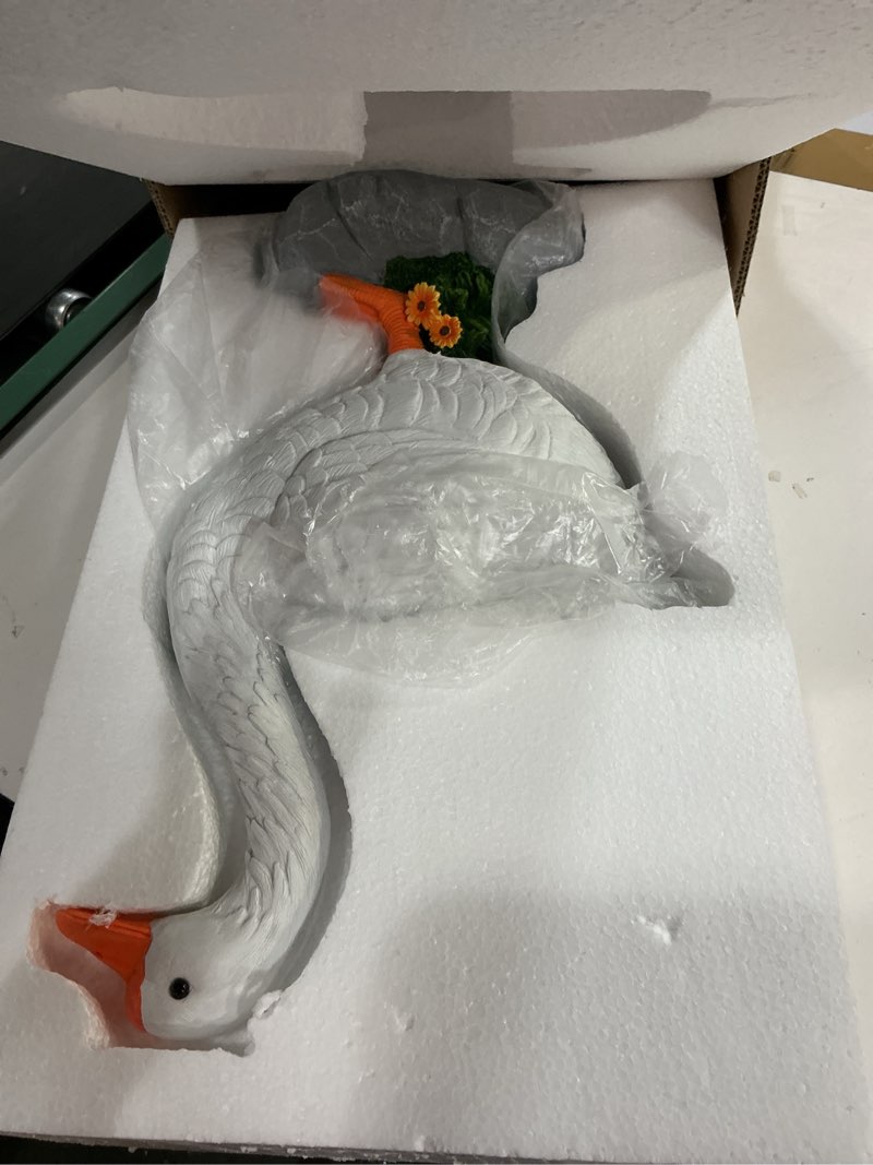 Condition photo showing New/Like New for Porch Goose Statue Cygnus Large White Porch Goose Big Resin Garden Lawn Yard 20 inches High Figurine Duck Decorative Figurine for Patio, Entryway Accent Indoor Outdoor Garden Gift