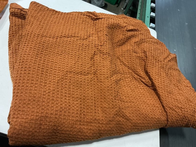 Condition photo showing Good Condition for organic luxe honeycomb duvet cover size kin color terracotta 