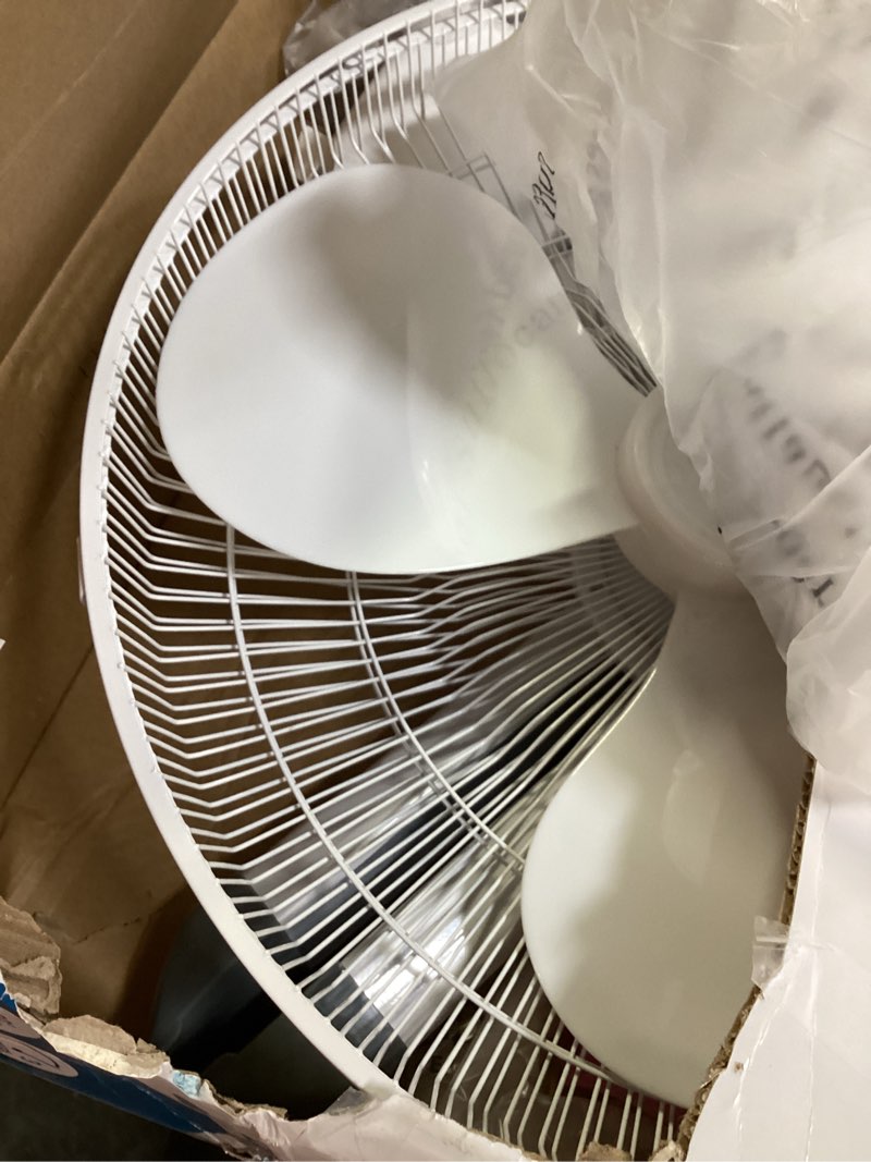 Condition photo showing Good Condition for utilitech 16-in 120-volt 3-speed indoor white oscillating pedestal fan