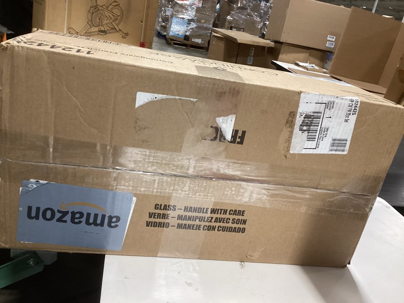 Condition photo showing Good Condition for CorningWare French White 7-Pc Ceramic Bakeware Set with Lids Chip and Crack Resistant Stoneware Baking Dish, Microwave, Dishwasher, Oven, Freezer and Fridge Safe 7 Piece Set