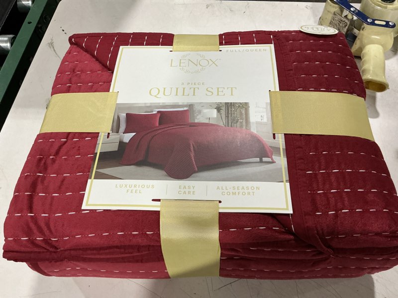 Condition photo showing New/Like New for lenox holiday quilt set, red, full/queen