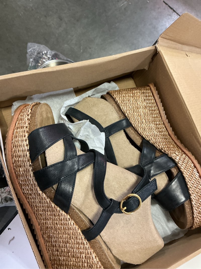 Condition photo showing Good Condition for söfft womens carlana 8.5 black