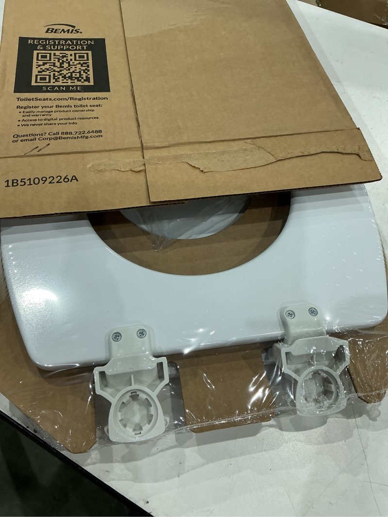 Condition photo showing Good Condition for bemis 1500ec 390 lift-off wood elongated toilet seat, cotton white (pack of 1)