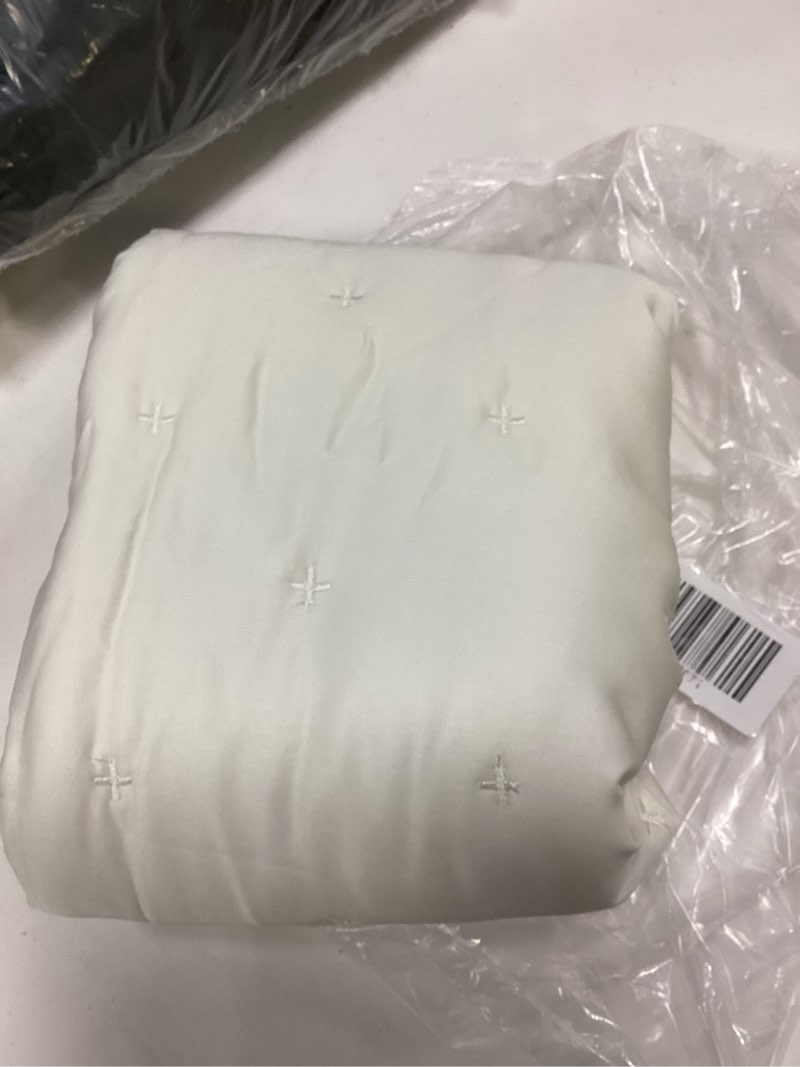 Condition photo showing New/Like New for bamboo dream quilted euro sham, euro, ivory