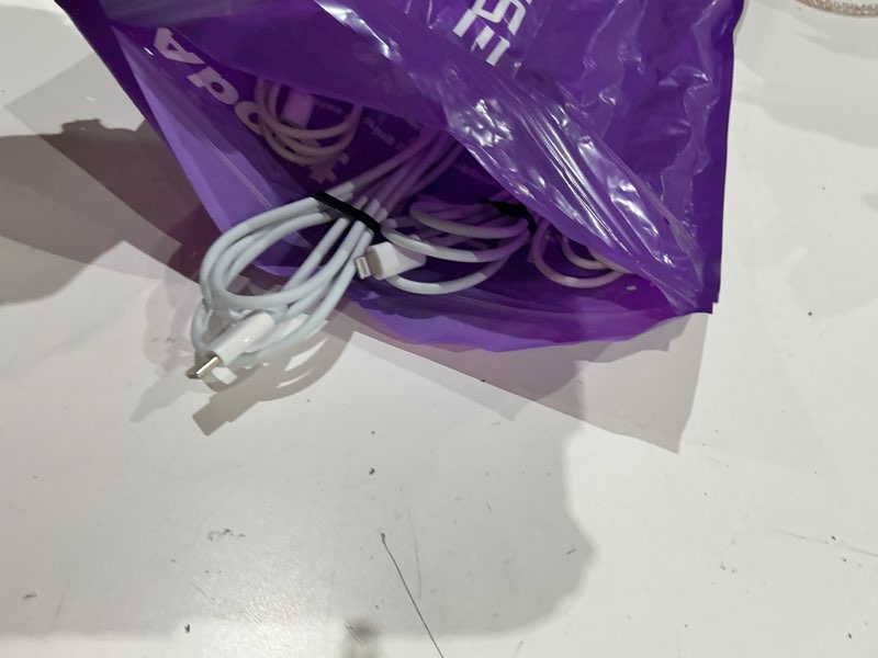 Condition photo showing Good Condition for iphone charger fast charging,20w pd usb c wall charger 4 pack with 6ft fast charging cable - fast charger for iphone 14/14 pro max/13/13 pro/12/12 pro/11/11 pro/xs, ipad white 6ft