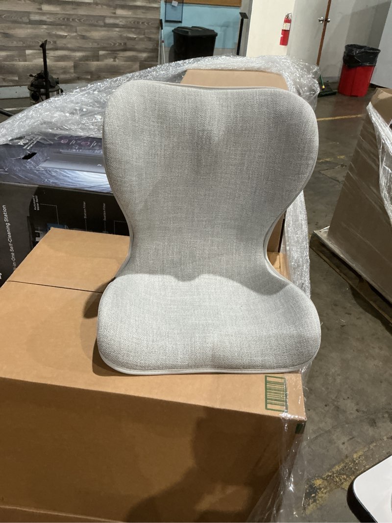 Condition photo showing Good Condition for chair backrest replacment 