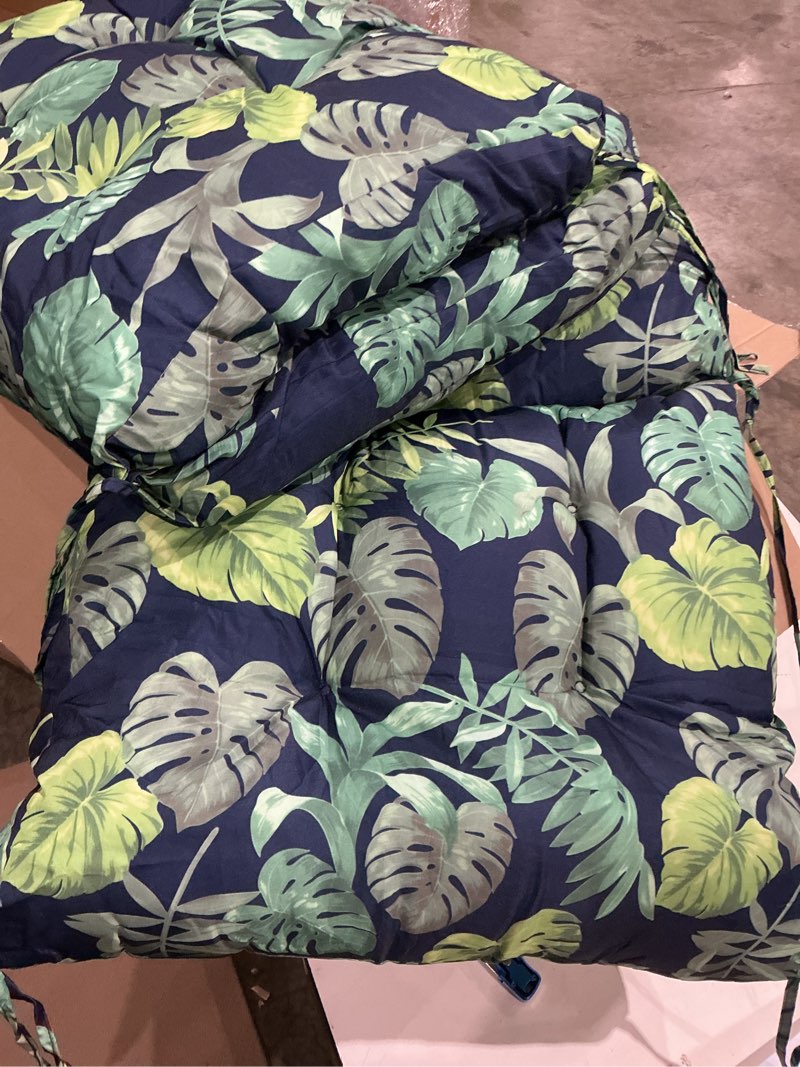 Condition photo showing Good Condition for floral outdoor chair cushions set of 2 waterproof tufted high back wicker chair cushion with ties for indoor patio furniture 41.7"*20.8"*3.9" navy floral