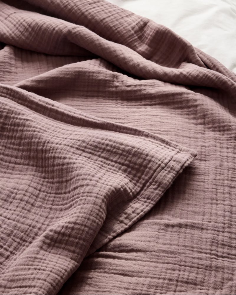 quince organic cotton gauze blanket color fig 