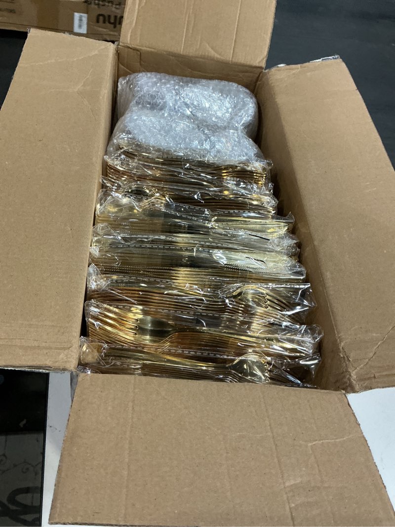 Condition photo showing New/Like New for WELLIFE 600 PCS Gold & White Disposable Dinnerware Set for 100 Guests — White Plastic Plates with Gold Rim, Dinner & Salad Plates, Cups, Forks, Knives & Spoons for Weddings & Elegant Events 100 Guests Gold