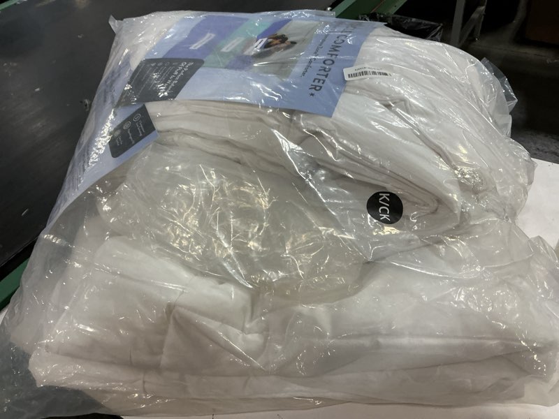 Condition photo showing Good Condition for miracle made all-season duvet insert comforter – silver-treated breathable cotton fabric, pet hair resistant, cool-to-the-touch bedding – its king/caliking bed cover, white white king/cali king
