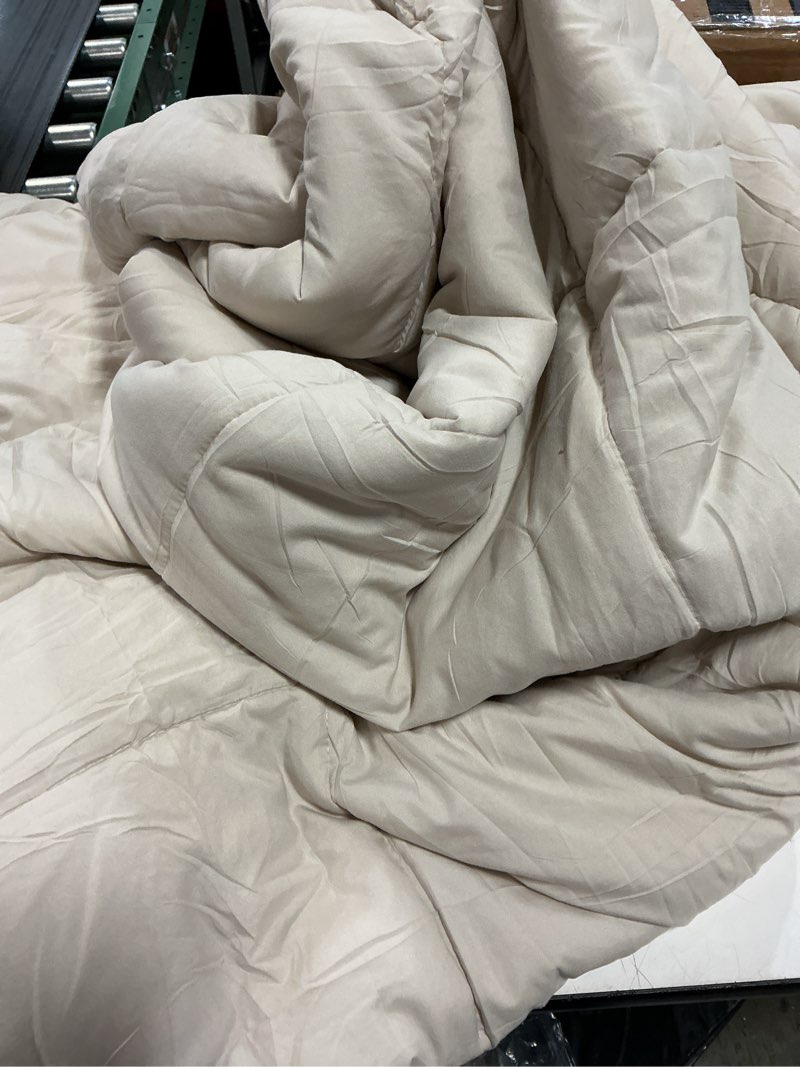 Condition photo showing Good Condition for Bedsure Comforter Duvet Insert - Quilted Comforters Queen Size, All Season Duvet, GentleSoft Down Alternative Bedding, with 8 Tabs, Gifts for Women/Men, Linen, Queen 88 x 88 Inches Queen Linen