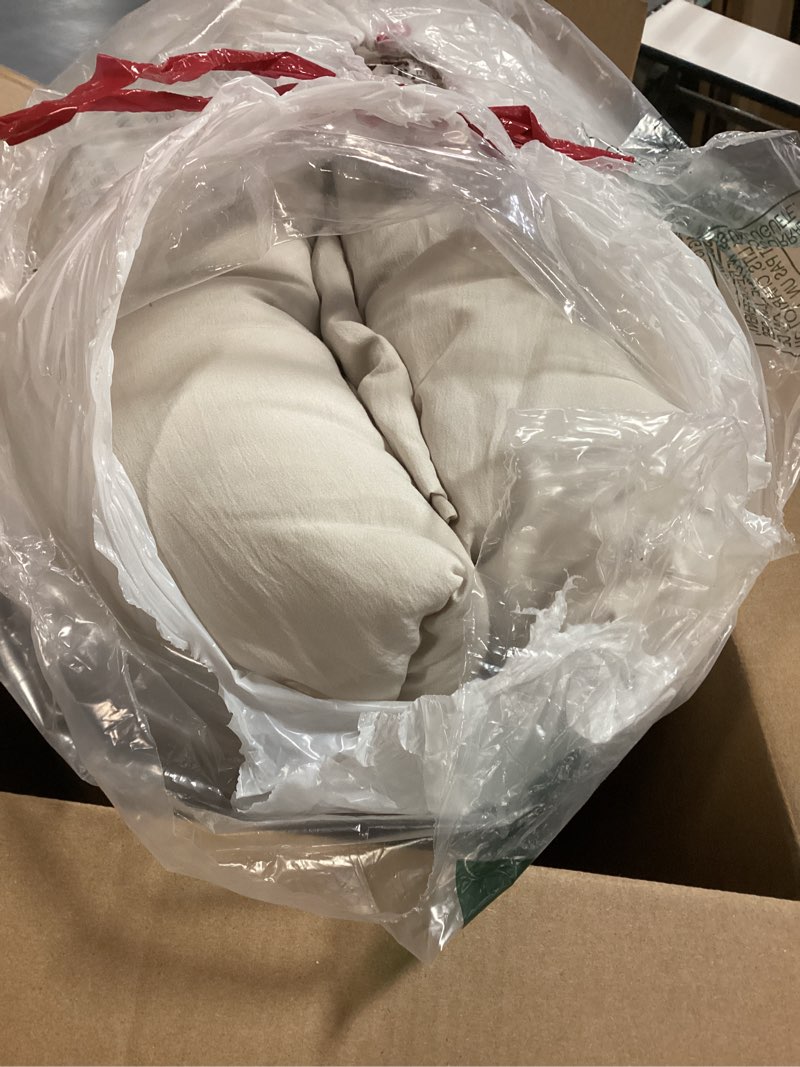 Condition photo showing Good Condition for Bedsure Oversized Queen Comforter Set, Beige Soft Prewashed Bedding for All Seasons, 3 Pieces GentleSoft™ Bed Set, 1 Lightweight Comforter (98"x98") and 2 Pillowcases (20"x26") Oversized Queen(98"x98") 01 - Beige