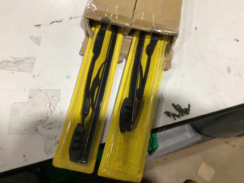 Condition photo showing New/Like New for Rain-X 820147 WeatherBeater Wiper Blades, 26" and 16" Windshield Wipers (Pack of 2), Automotive Replacement Windshield Wiper Blades That Meet Or Exceed OEM Quality And Durability Standards