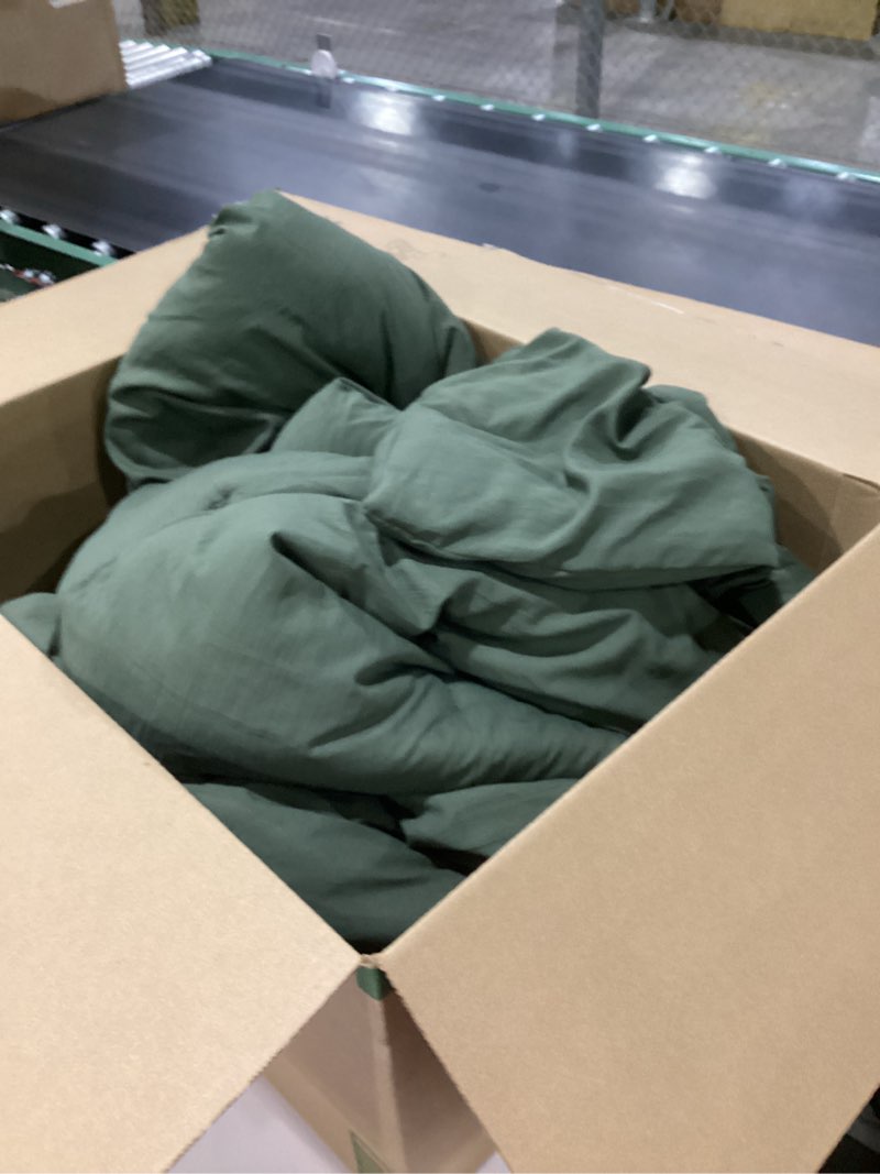 Condition photo showing Good Condition for Bedsure Queen Comforter, Dark Green Soft Prewashed Bedding for All Seasons, GentleSoft™ Bed Set, 1 Lightweight Comforter (90\"x90\") 