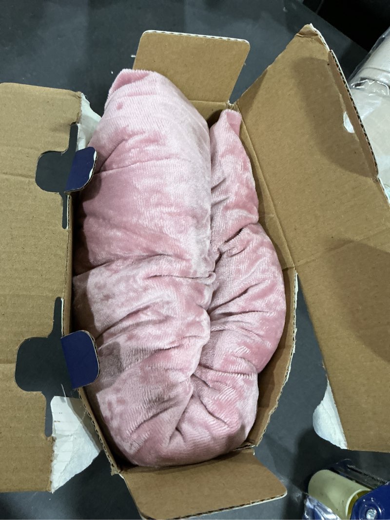 Condition photo showing Good Condition for BEDELITE Velvet Fitted Sheet and Pillowcases Set, Luxury Soft Fuzzy Bottom Sheet with Reinforced Elastic Corner Straps, Deep Pocket up to 15 Inch, 1 Fitted Sheet and 2 Pillowcases (Queen, Dusty Pink) Dusty Pink Queen