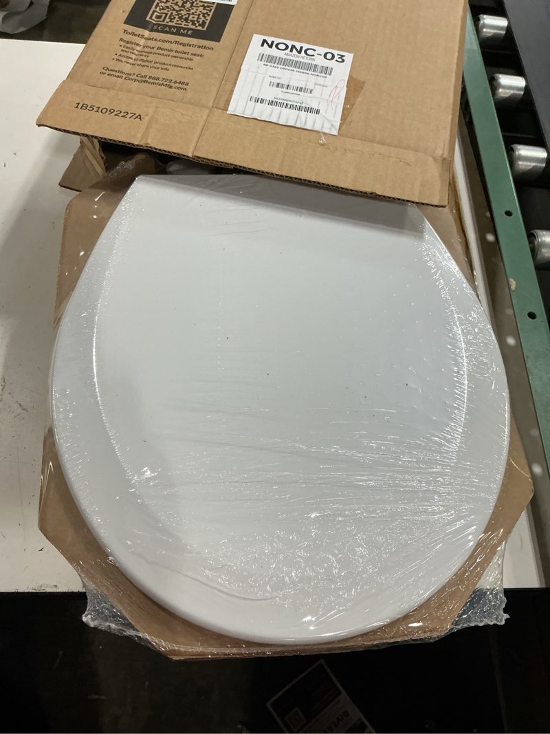 Condition photo showing New/Like New for bemis 500ec 390 toilet seat with easy clean & change hinges, 1 pack round, cotton white