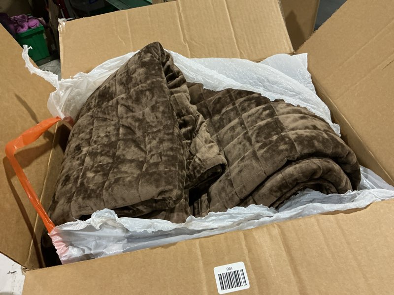 Condition photo showing Good Condition for RECYCO Luxury Velvet Quilt Set King Size Bedding Sets, Ultra Soft Velvet Comforter Set, Lightweight Channel Box Stitch Oversized Bedspread Coverlet for All Season, with 2 Shams, Walnut Brown King/Cal King (108" x 92") Walnut Brown