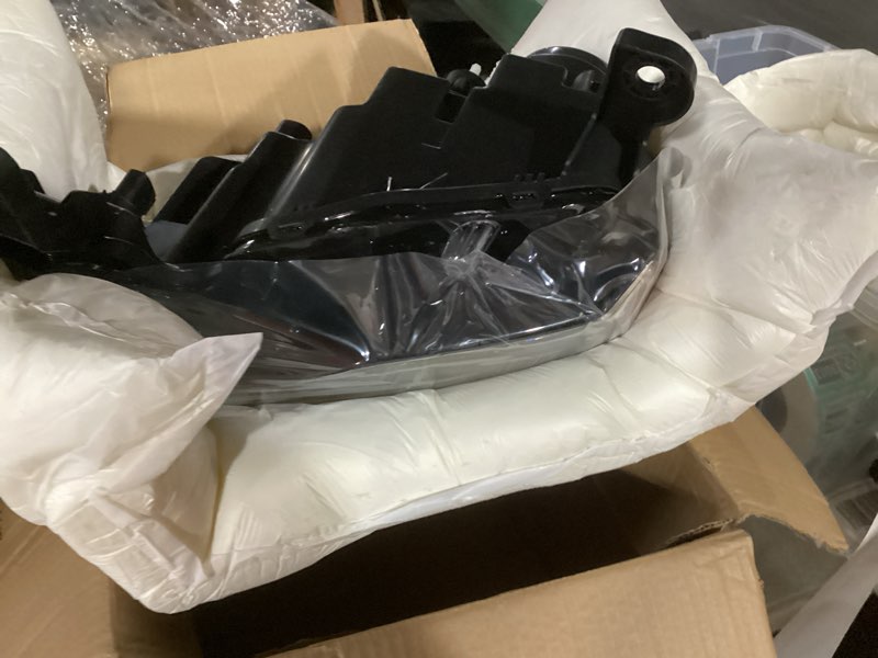 Condition photo showing Good Condition for huray right headlight assembly for jeep grand cherokee 2017-2021 [only for halogen type] [black bezel] oe headlamp replacement passenger side black housing rh(passenger side)