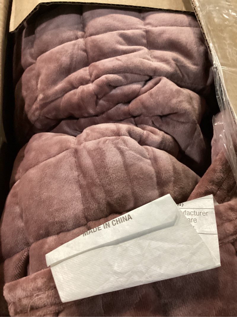 Condition photo showing Good Condition for recyco luxury velvet quilt set king size, lightweight velvet comforter set, oversized bedspread coverlet quilted bedding set, with 2 matching pillow shams, for all season, dusty mauve pink king/cal king (108" x 92") dusty mauve pink