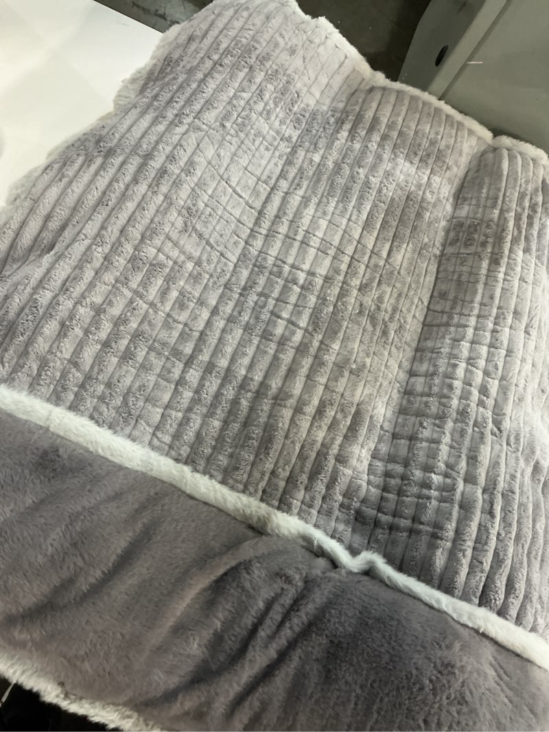 Condition photo showing As Is for POCBLUE Deluxe Washable Dog Bed for Large Dogs Dog Crate Mat 35 Inch Comfy Fluffy Kennel Pad Anti-Slip for Dogs Up to 60 lbs, 35" x 23", Grey 35.0"L x 23.0"W x 3.5"Th Grey