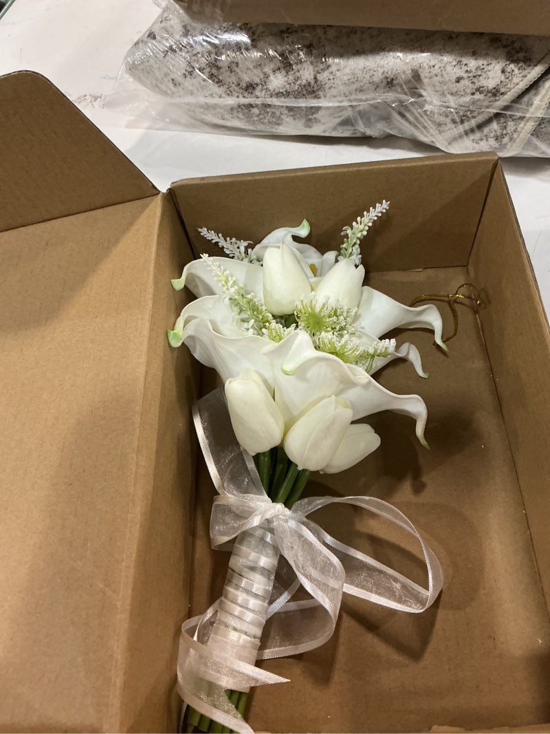 Condition photo showing New/Like New for Floral Bouquet 10 Artificial Calla Lilies with 8 Artificial Tulip Flowers, Bridesmaid Bouquet with Wedding Ceremony Festivals Anniversary Bridal Rehearsal Party Bar Table Decor (White)