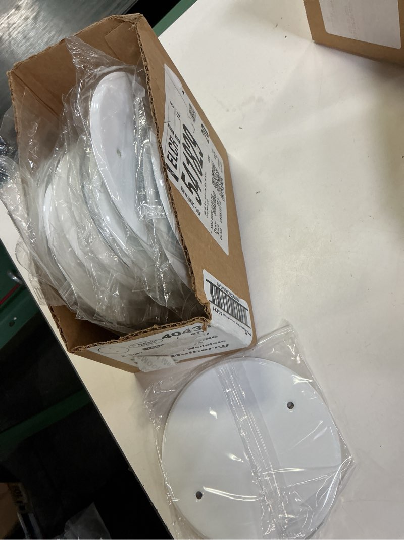 Condition photo showing Good Condition for white 1-gang blank plate wall plate (17)