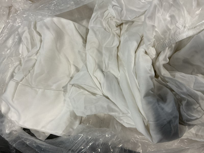 Condition photo showing As Is for quince signature giza cotton sateen fitted sheet set of 3, king, white