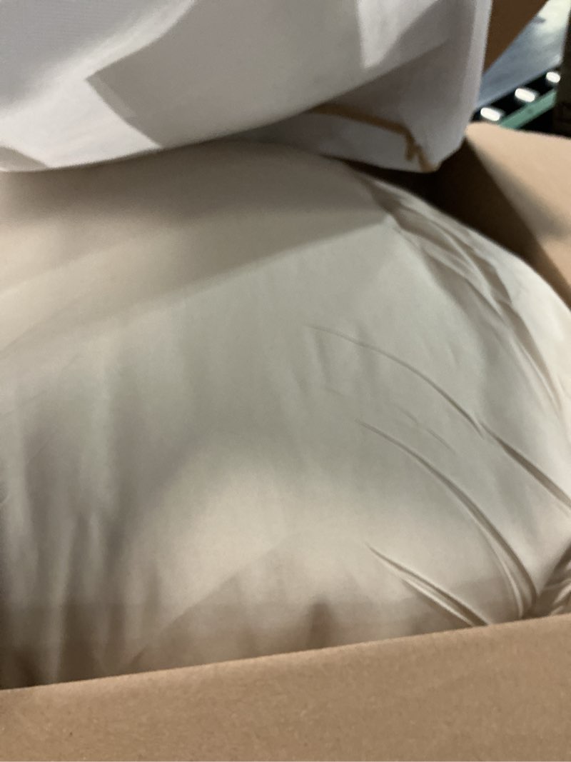 Condition photo showing Good Condition for ROSGONIA Oversized King Comforter Beige, 3pcs(1 Boho Comforter & 2 Pillowcases) Soft Lightweight Oversized King Size Comforter Sets All Season Bedding Oversized King Comforter 120"x98" Beige