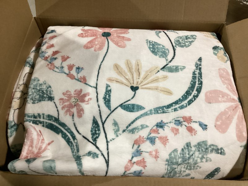 Condition photo showing Good Condition for SHACOS 6x9 Floral Area Rugs for Living Room, Machine Washable Vintage Boho Rugs for Bedroom, Non Slip Soft Floral Low-Pile Nursery Carpet for Kids Room Dining Room Entryway Indoor, Pink Pink 6' x 9' (Rectangular)