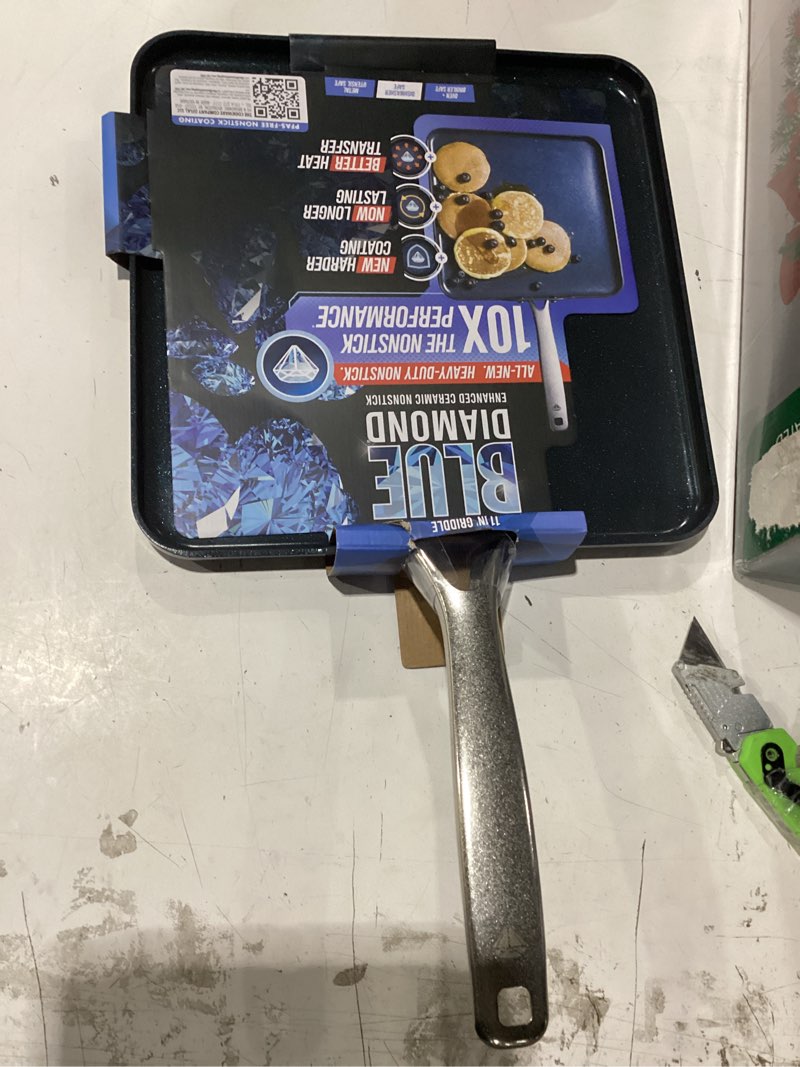 Condition photo showing New/Like New for blue diamond diamond-infused ceramic 11" nonstick square griddle